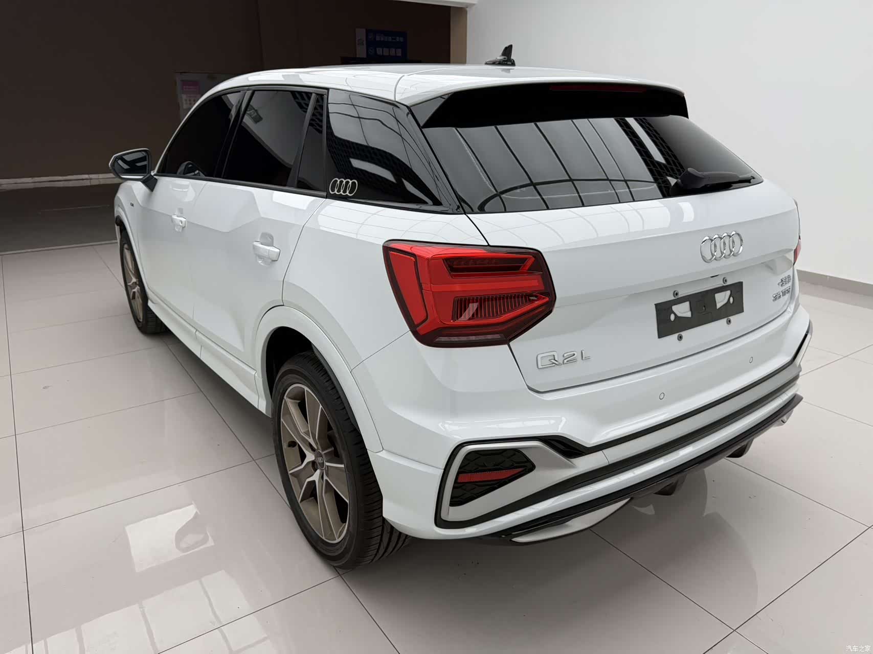 Audi Q2L, 2023 6