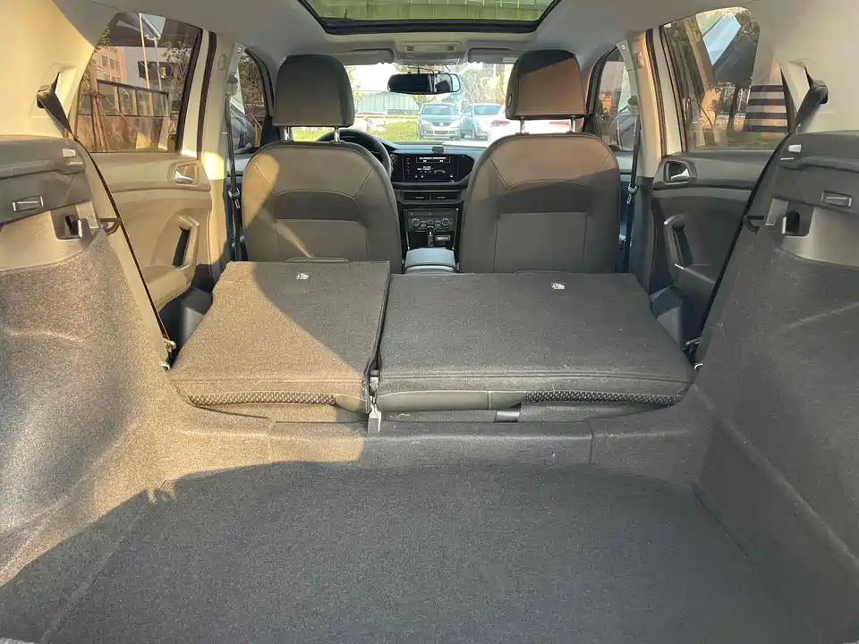 Volkswagen Exploring the shadow