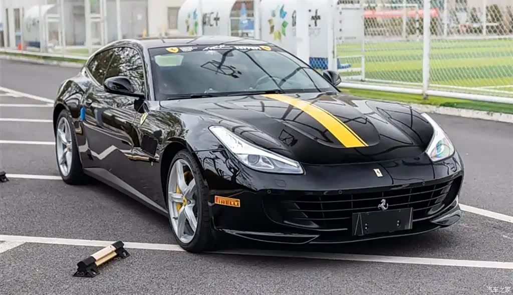 Ferrari GTC4Lus, 2017 3