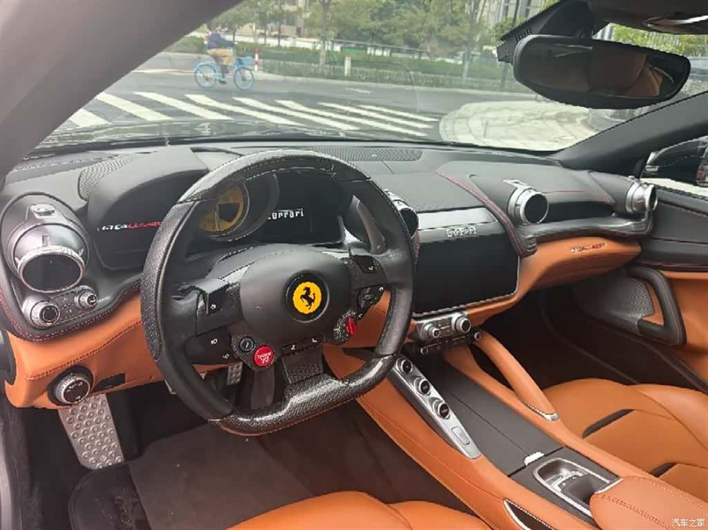 Ferrari GTC4Lus, 2017 9
