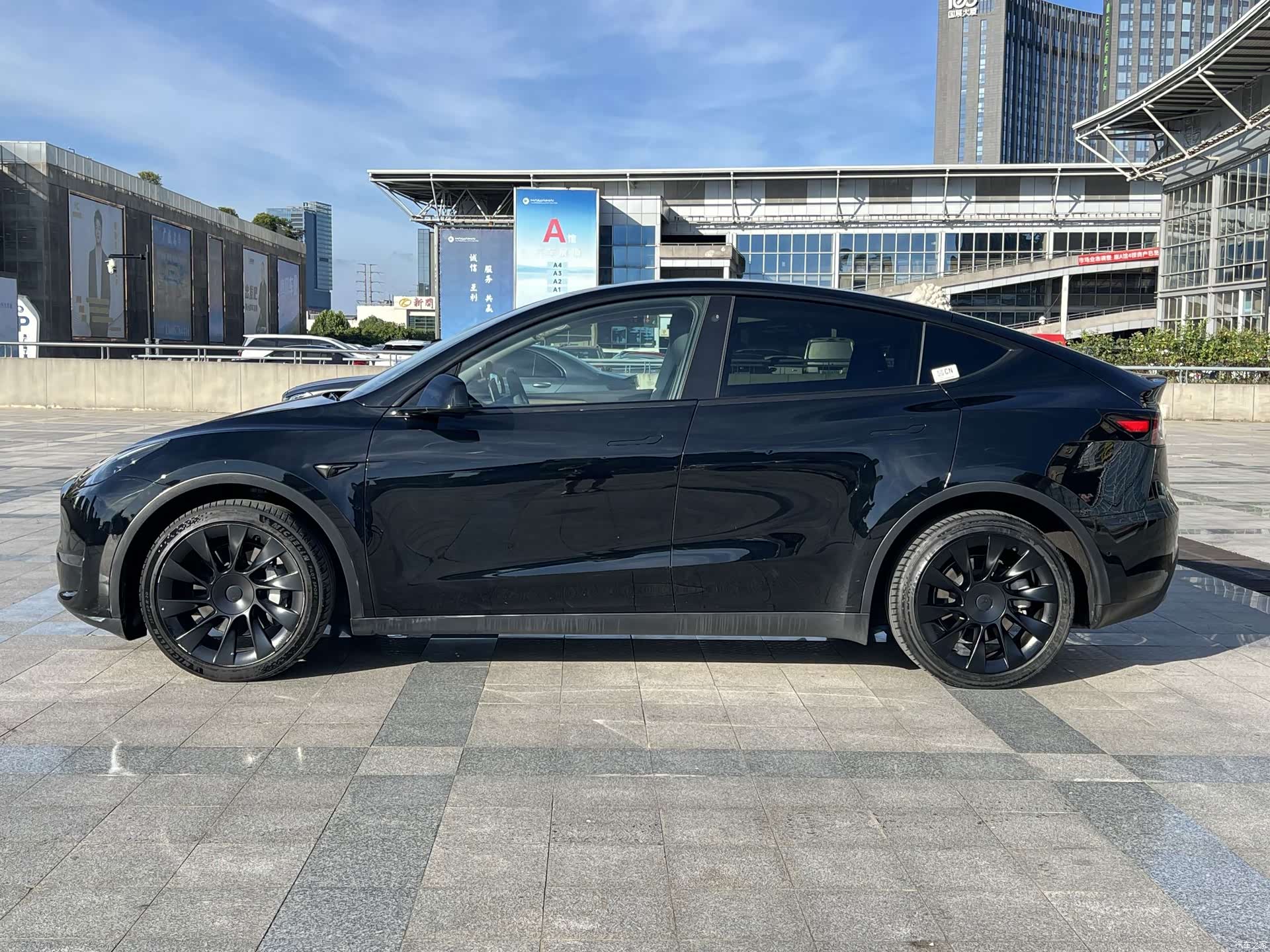 Tesla Model Y, 2021 все фото