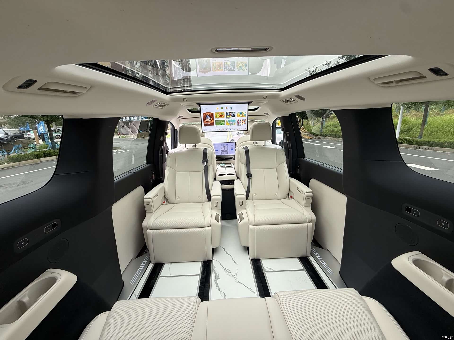 Li Auto MEGA, 2025 22