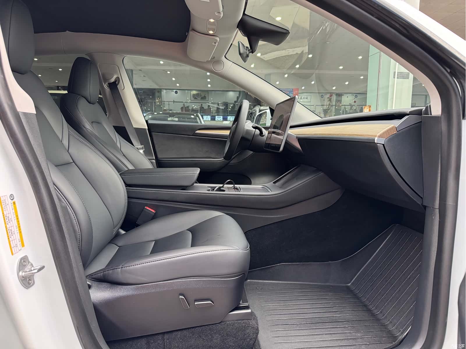 Tesla Model Y, 2023 все фото