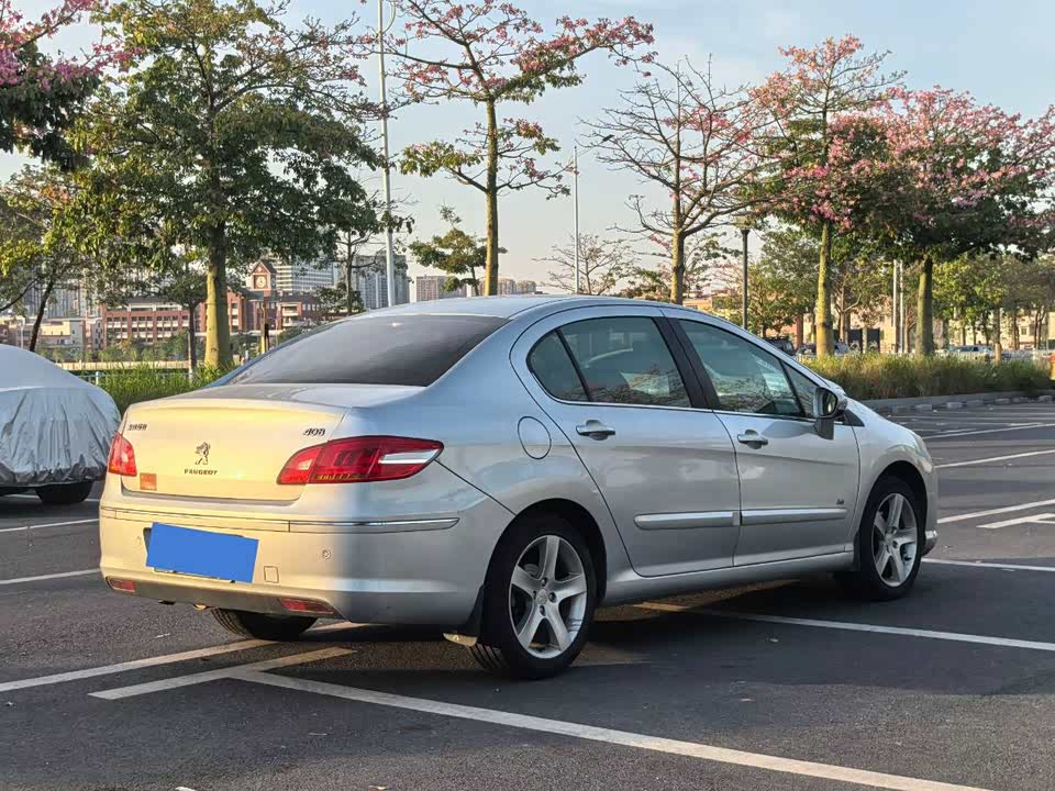 Peugeot 408