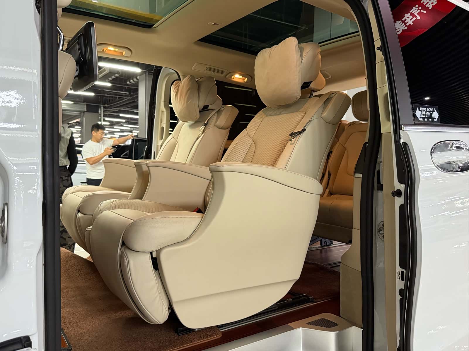 Mercedes-Benz V-Class, 2018 14