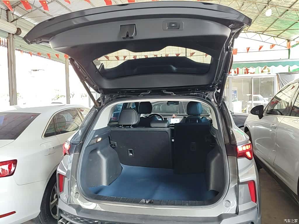 Geely Coolray, 2022 19