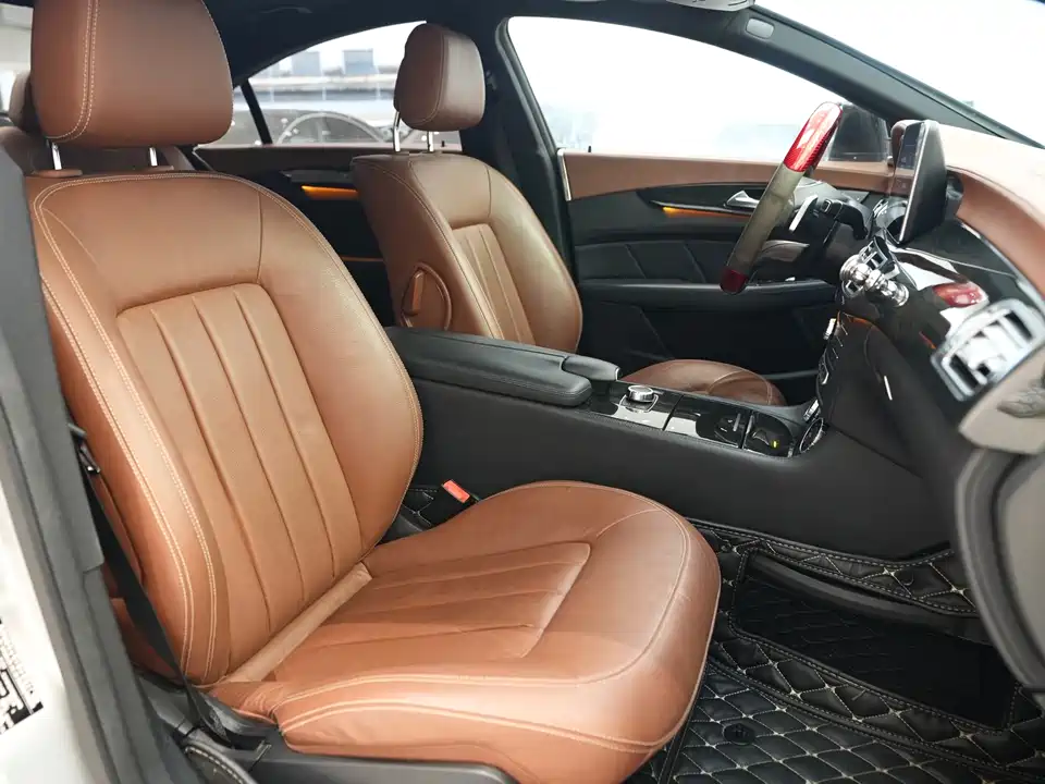 Mercedes-Benz CLS Mercedes-Benz CLS