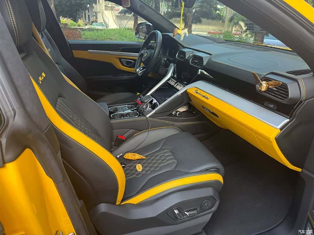 Lamborghini Urus, 2023 6