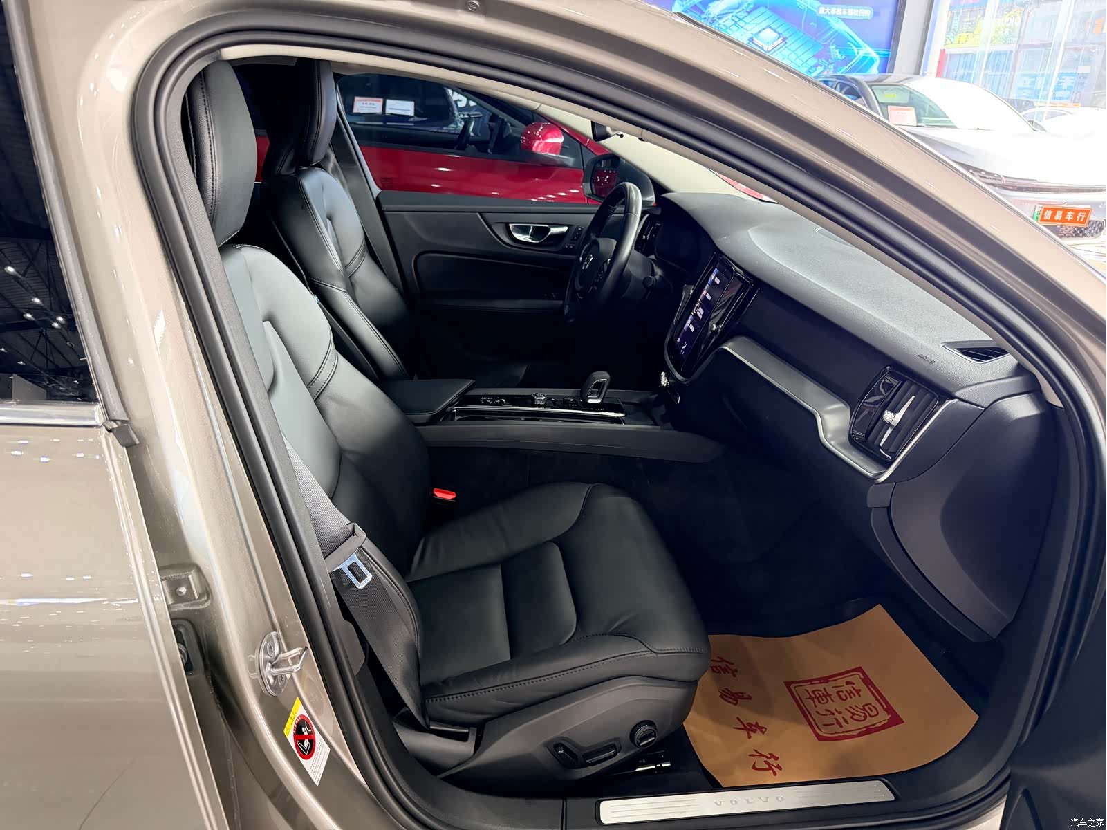 Volvo S60, 2022 11