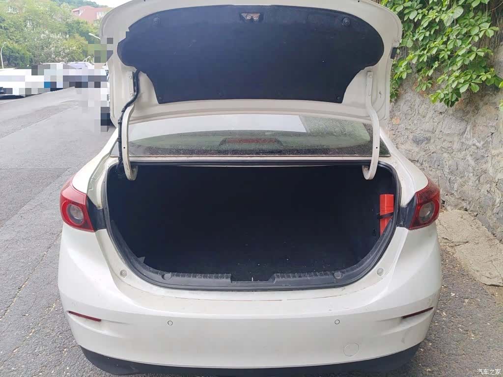 Mazda Mazda3, 2015 10