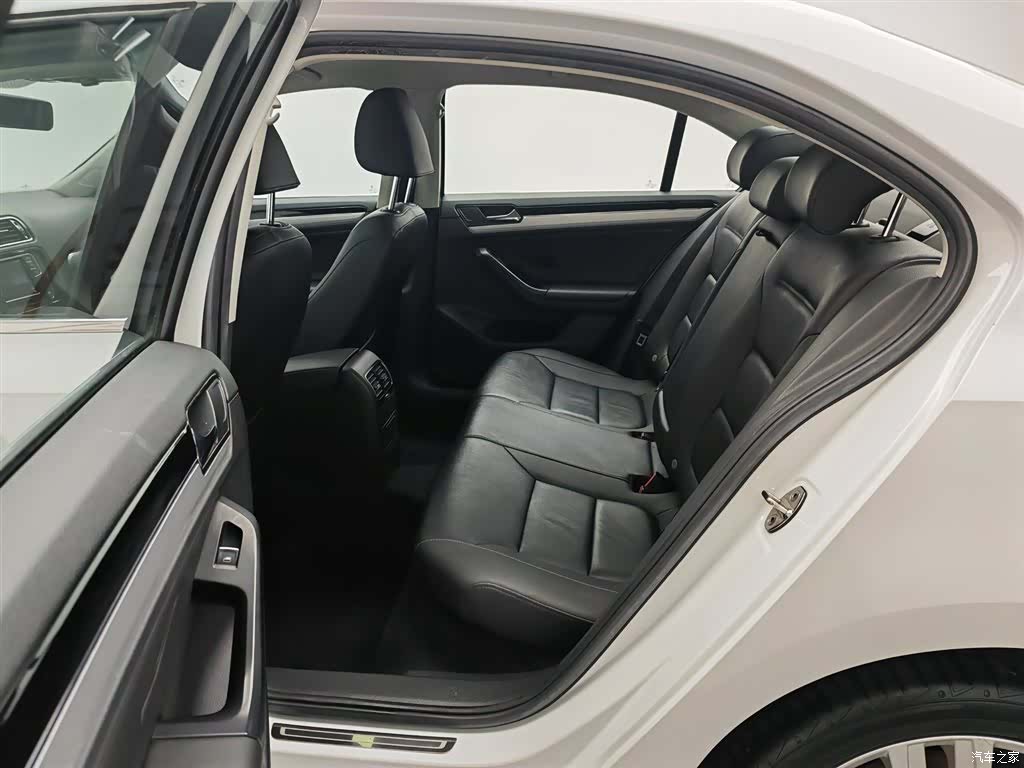 Volkswagen Sagitar, 2019 15