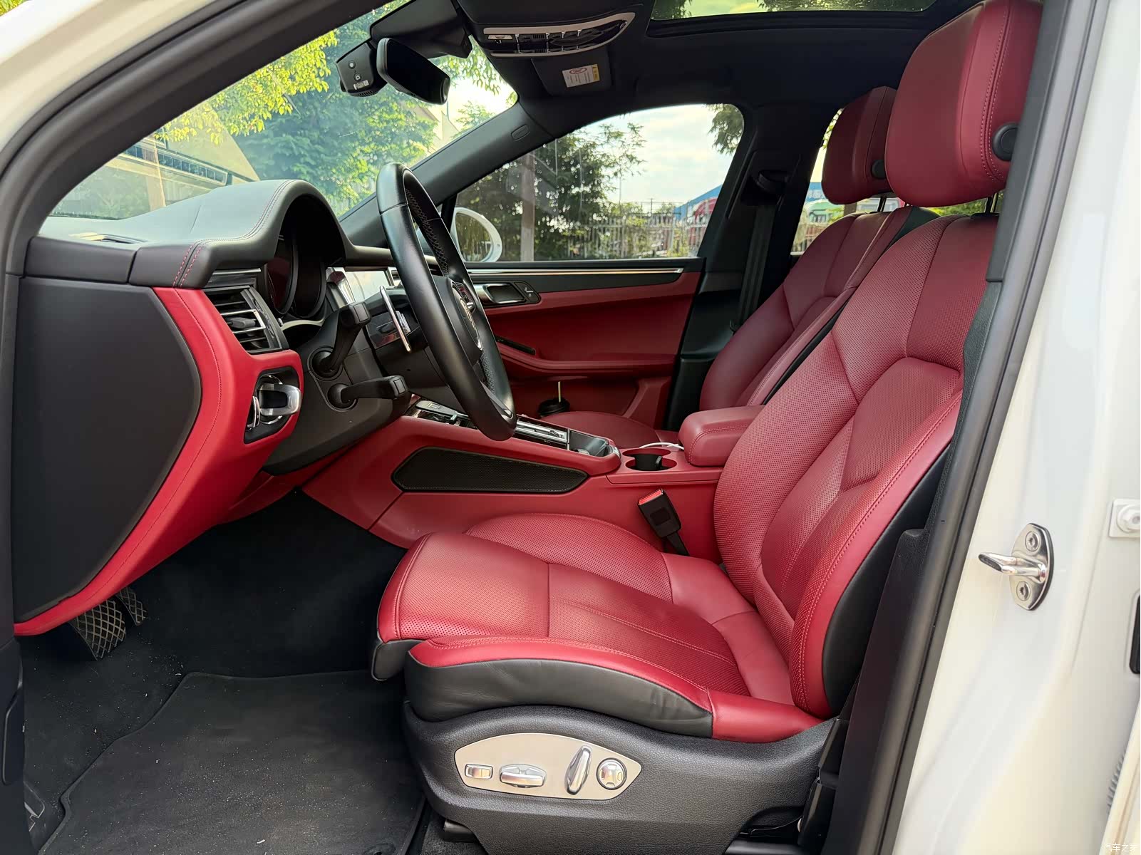 Porsche Macan, 2022 все фото