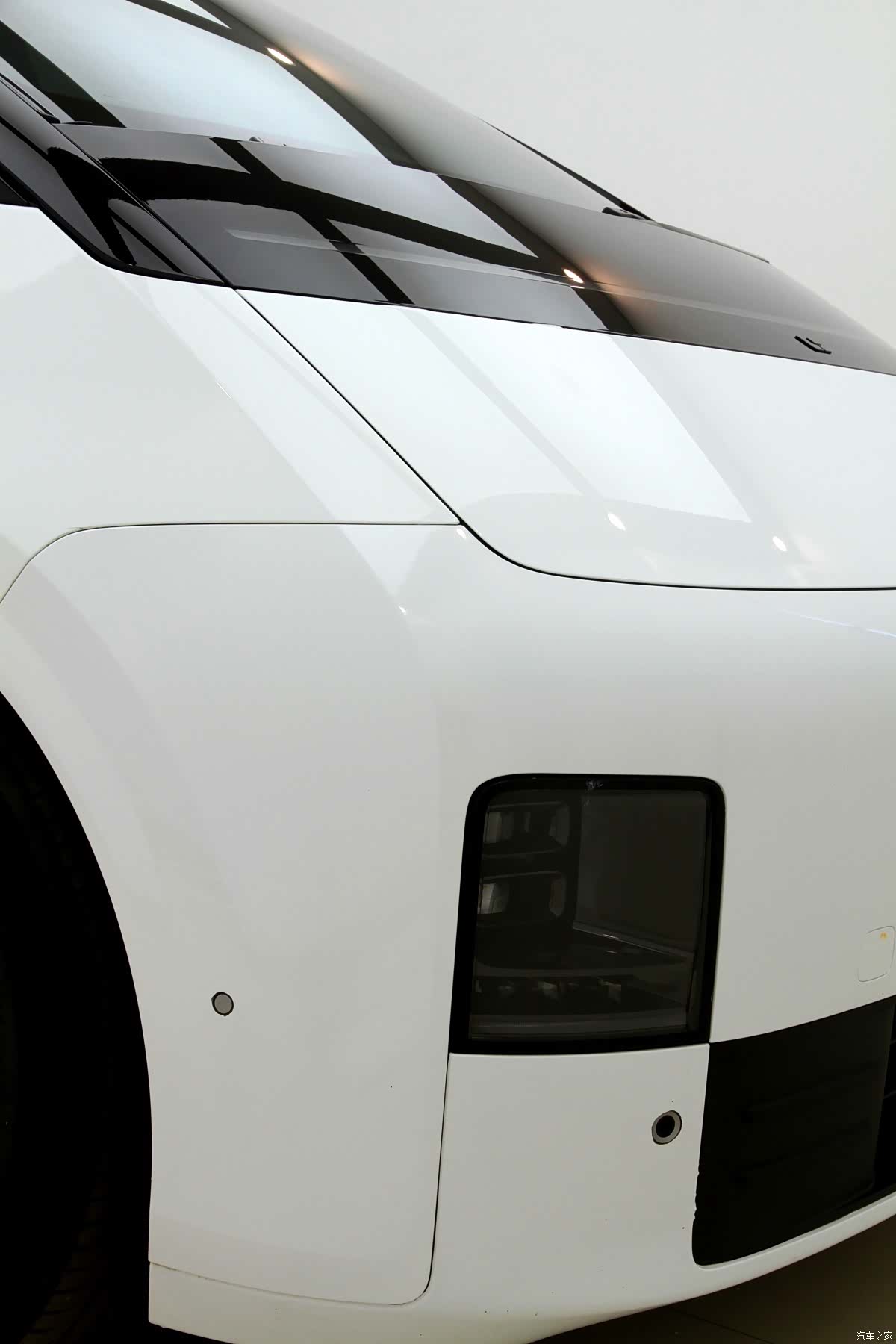 Li Auto MEGA, 2024 18