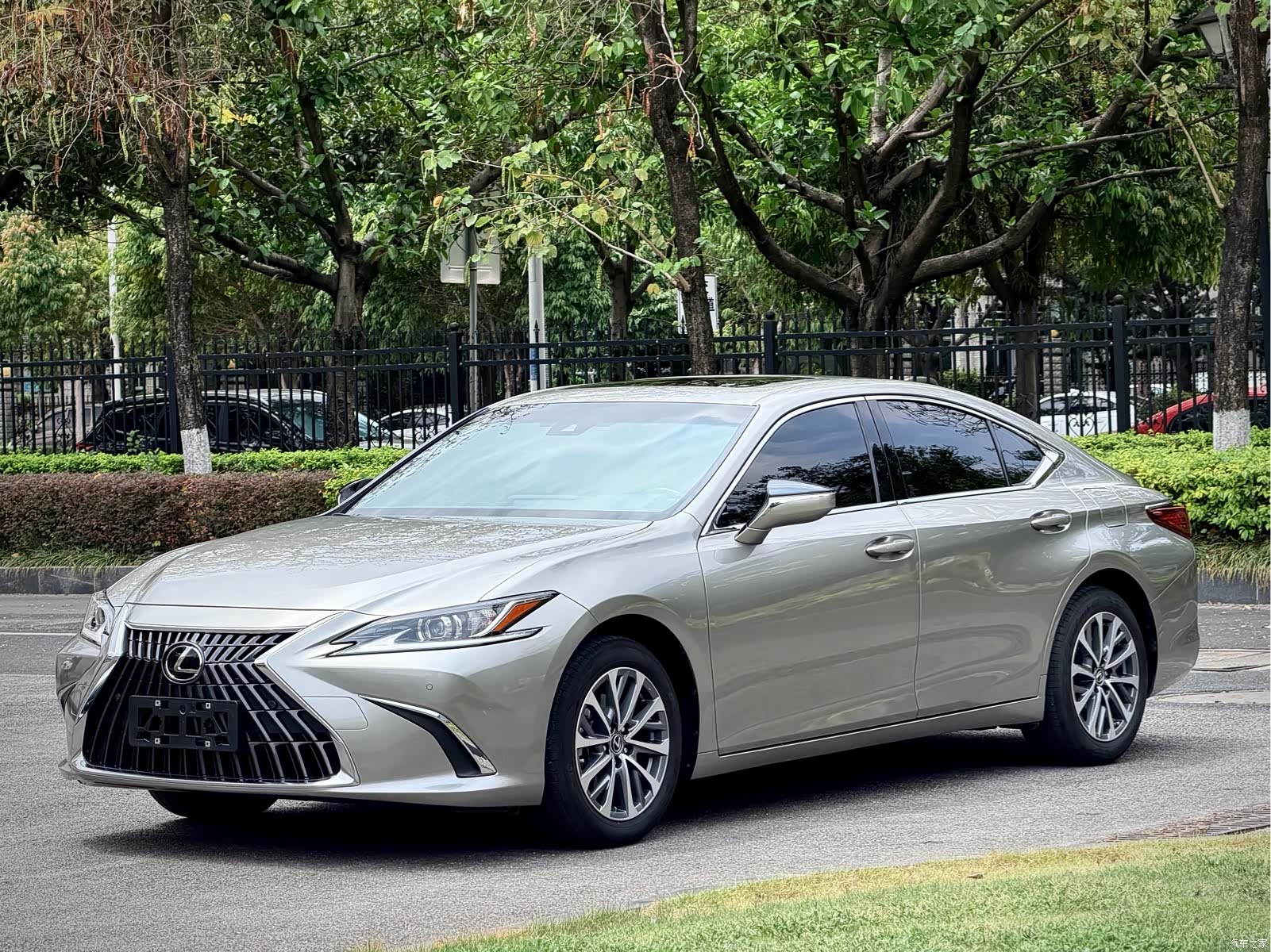 Lexus ES, 2024 1