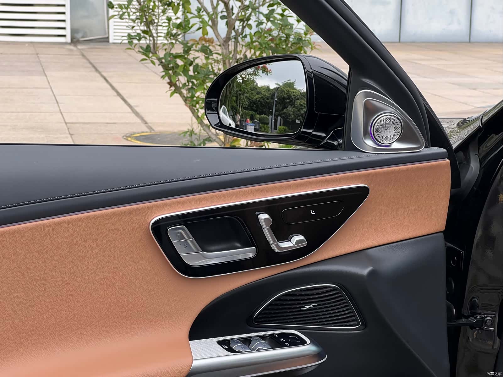 Mercedes-Benz E-Class, 2025 14