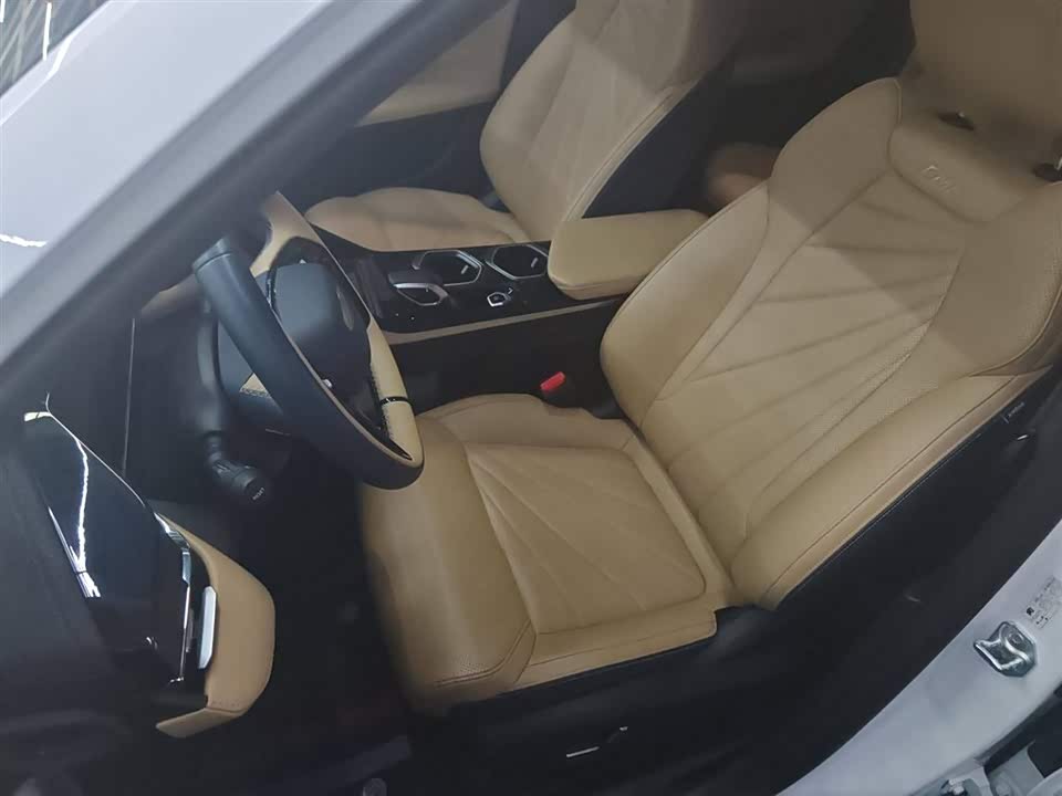 Geely Atlas L