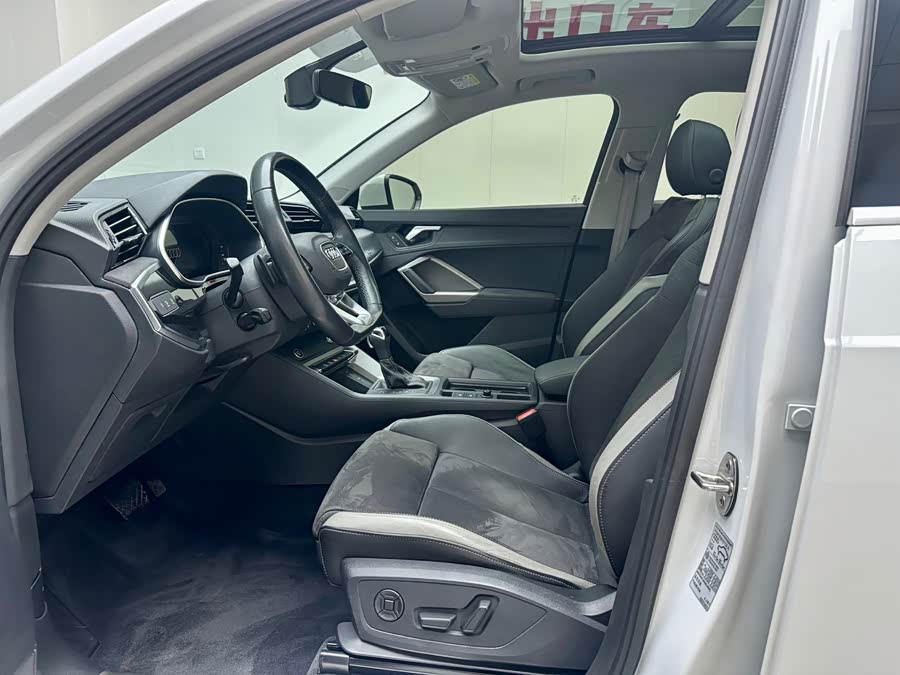 Audi Q3 2023, фото 4