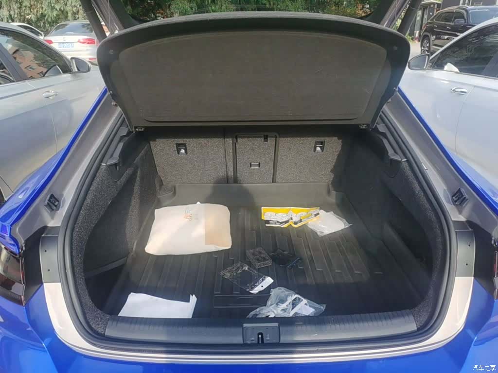 Volkswagen CC, 2019 19
