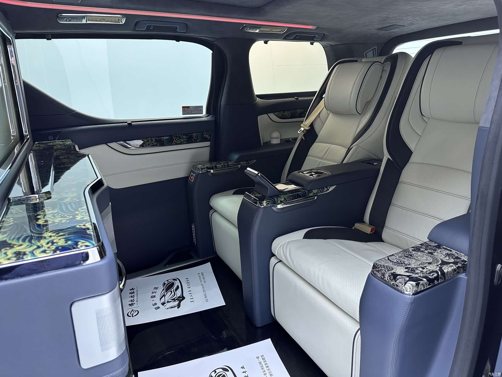 Toyota Alphard, 2018 все фото