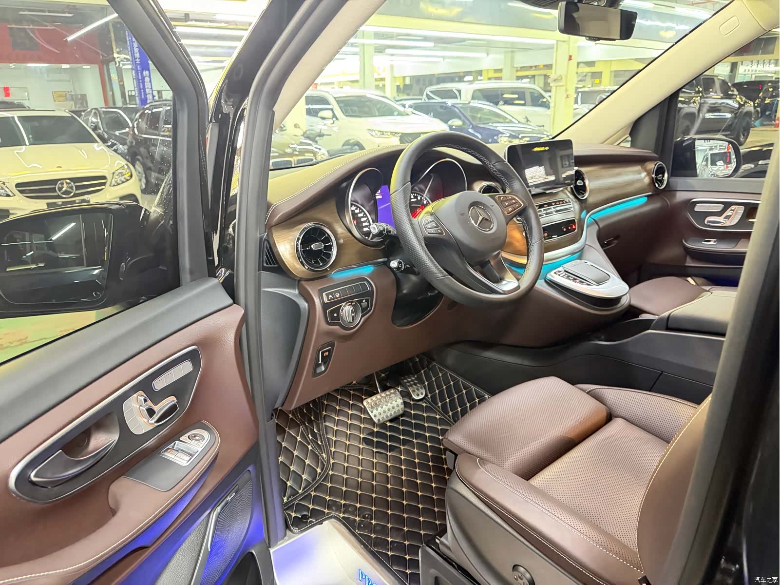 Mercedes-Benz V-Class, 2024 4