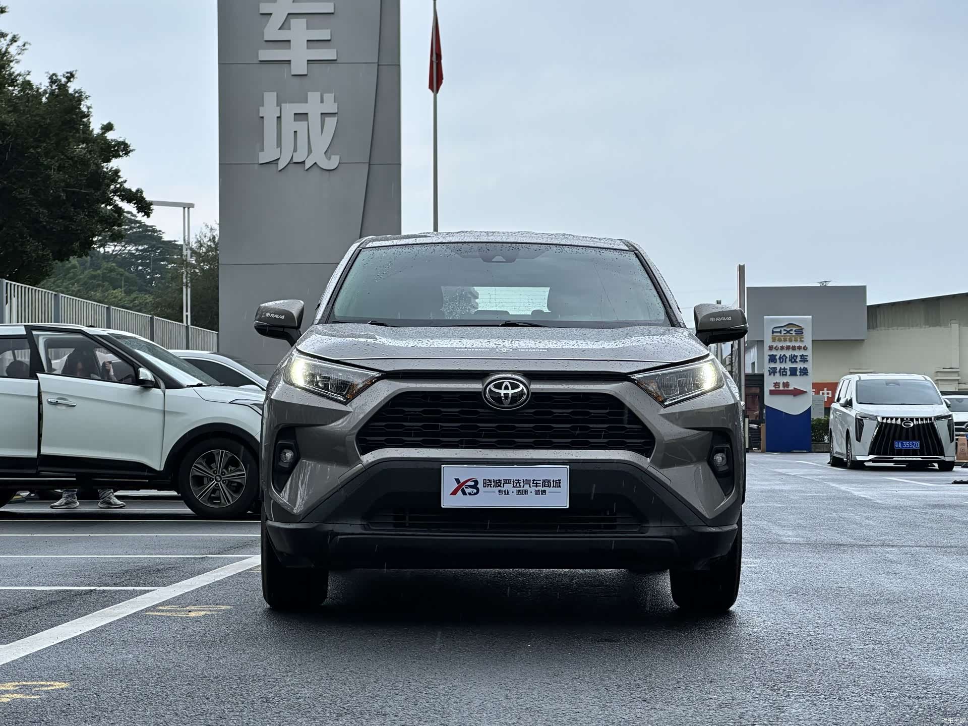 Toyota RAV4, 2024 все фото