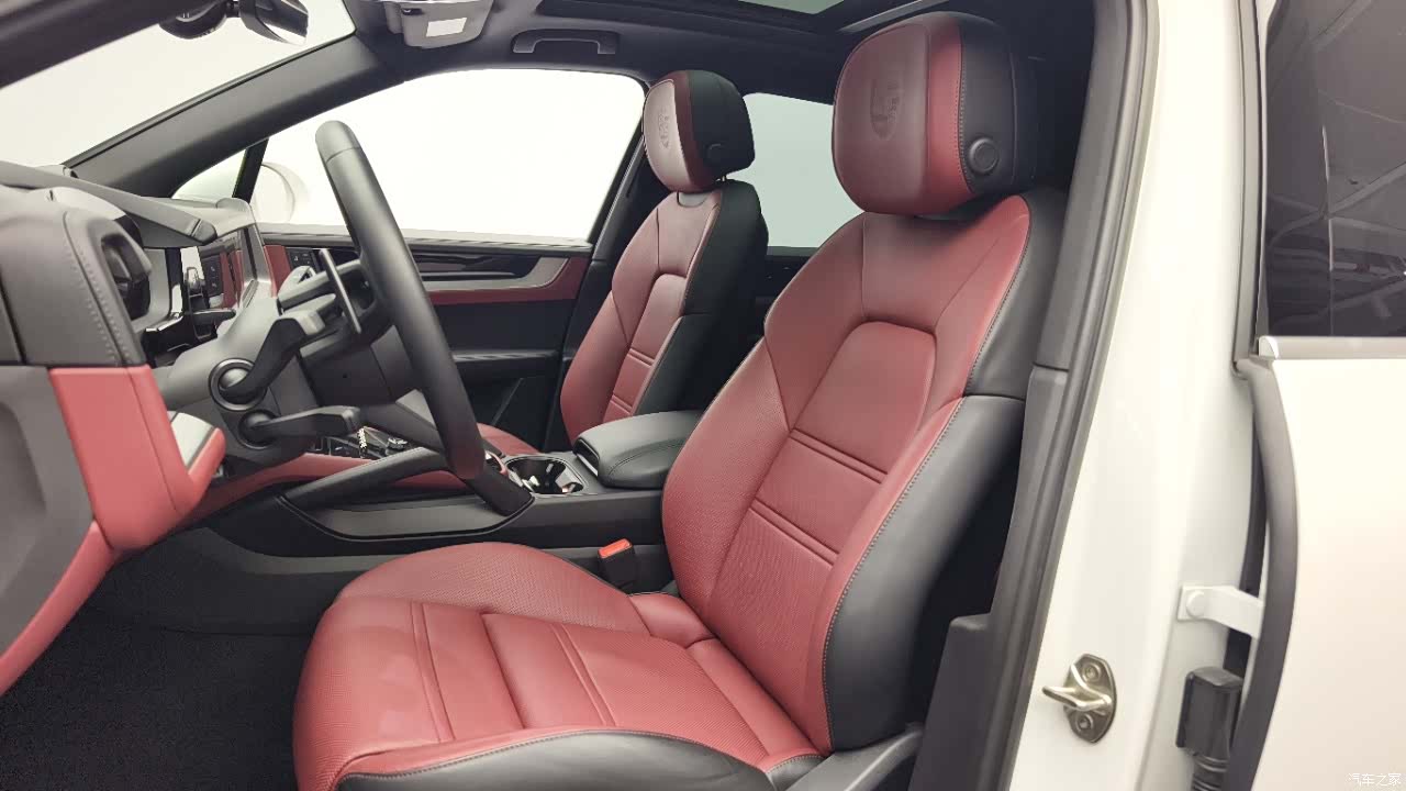 Porsche Cayenne, 2025 10