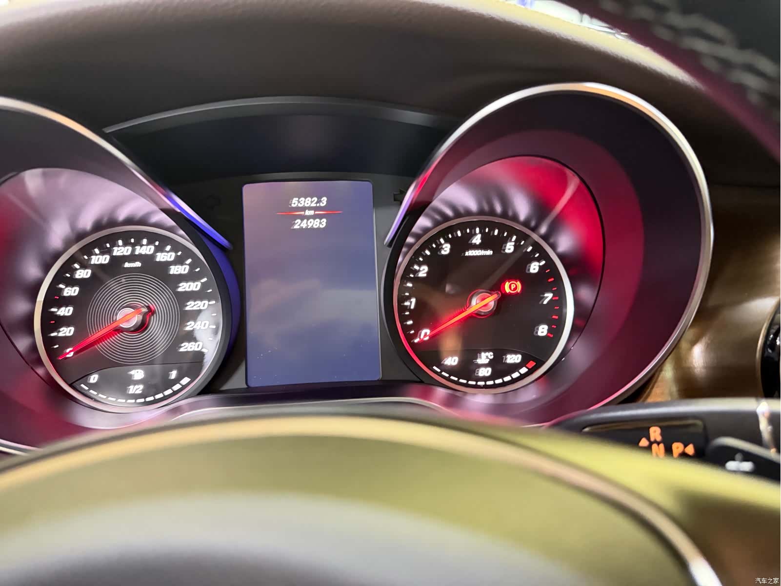 Mercedes-Benz V-Class, 2024 13