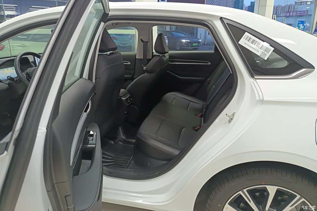 Geely Emgrand, 2025 11