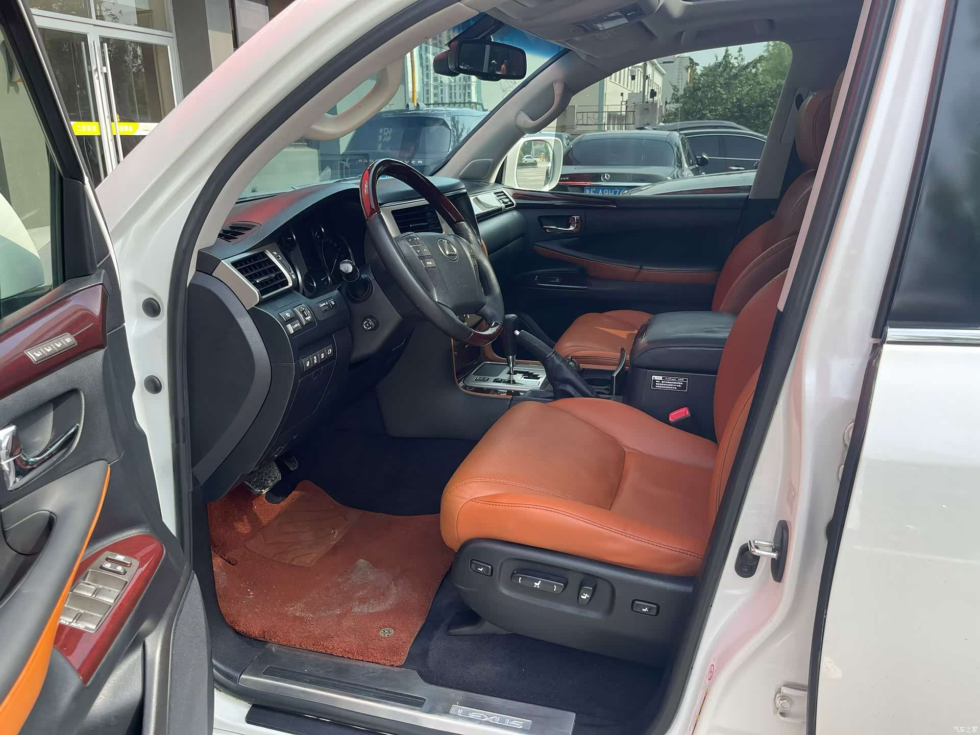 Lexus LX, 2013 4