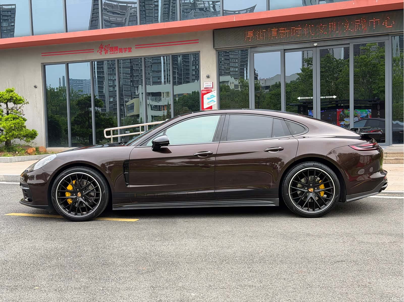 Porsche Panamera, 2018 все фото