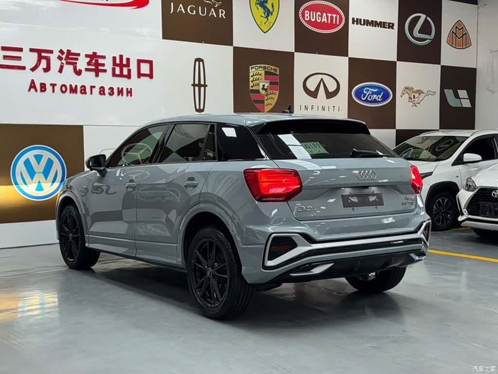 Audi Q2L, 2023 4