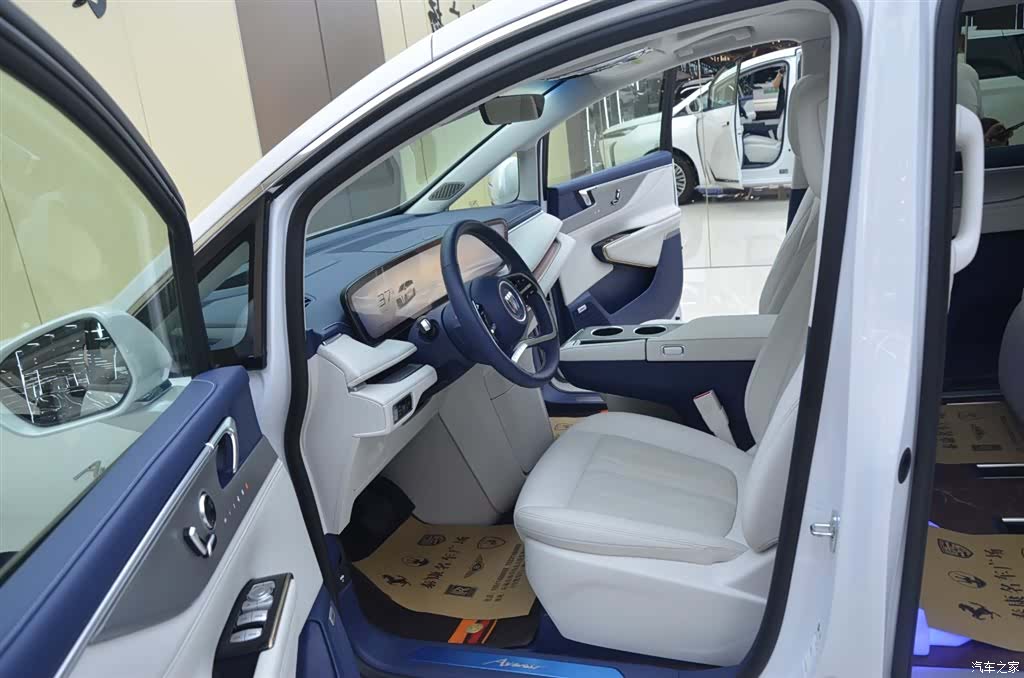 Buick GL8, 2025 4