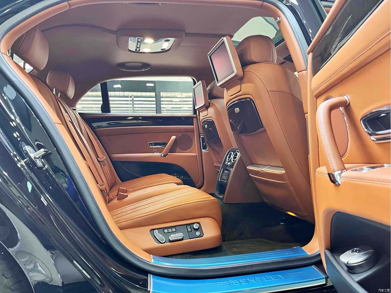 Bentley Flying Spur, 2015 12