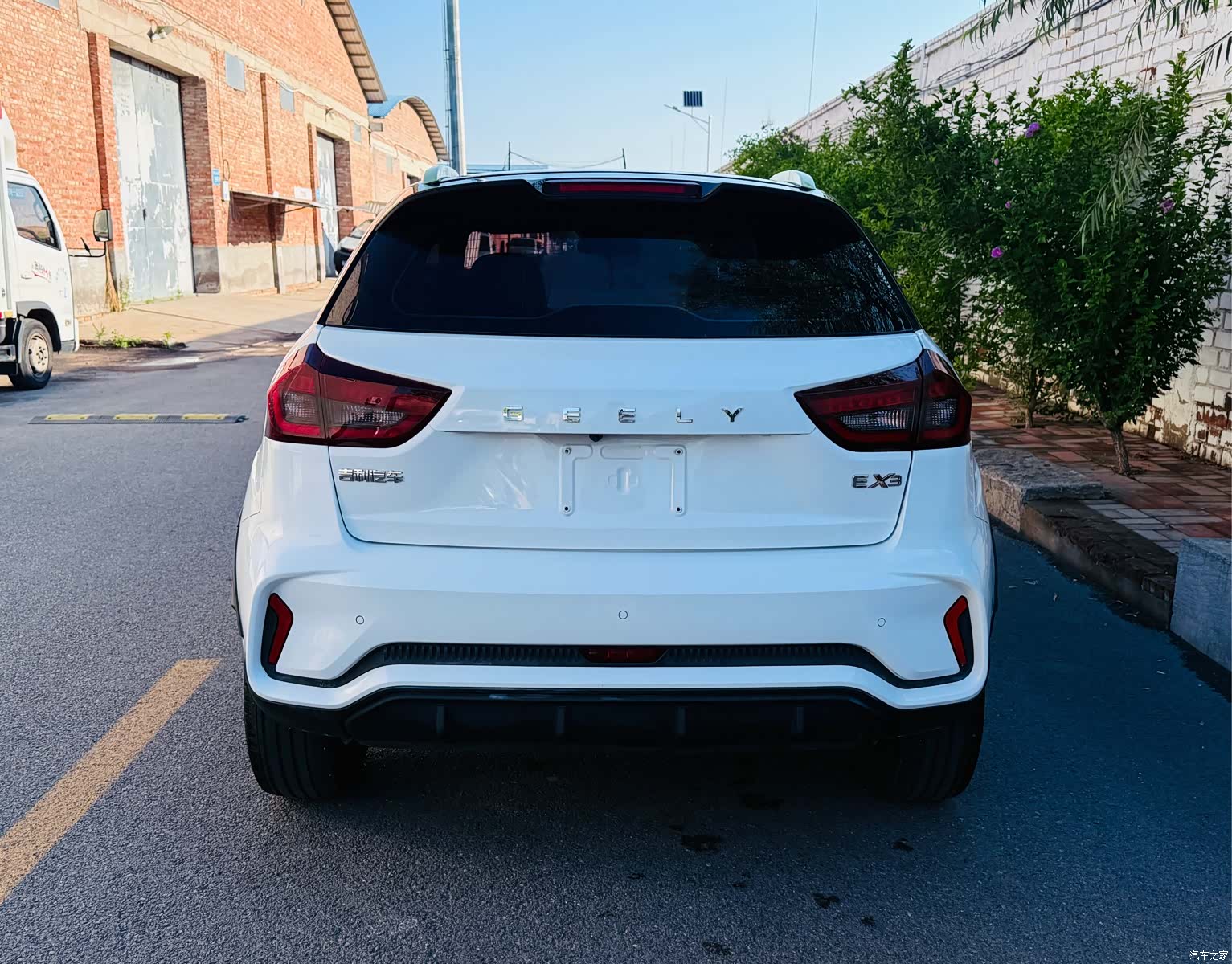 Geely EX3, 2022 все фото