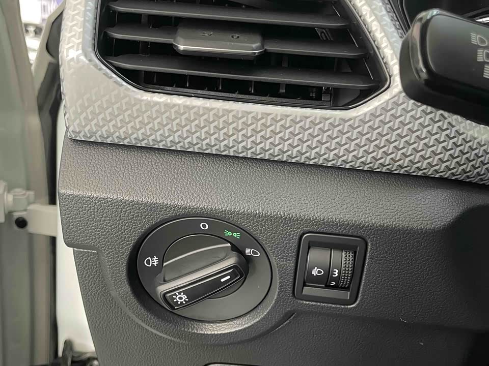 Volkswagen Exploring the shadow