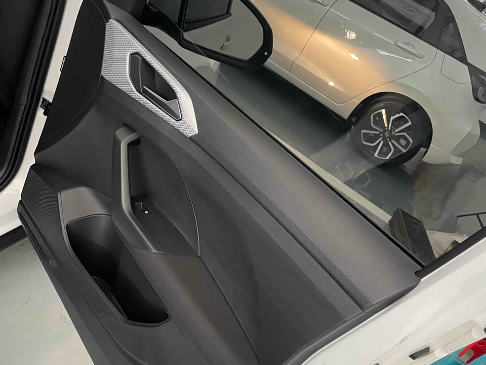 Volkswagen Exploring the shadow