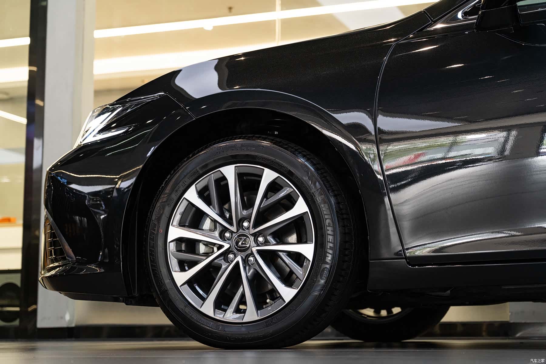 Lexus ES, 2025 8