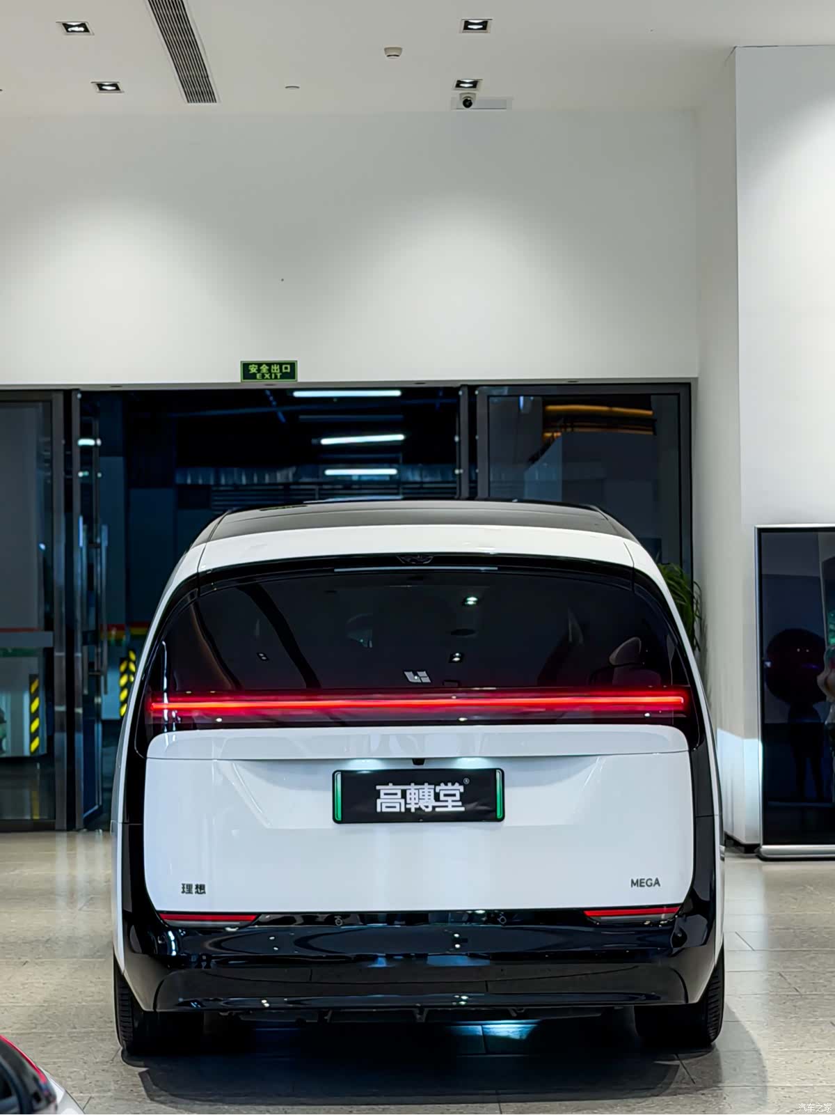 Li Auto MEGA, 2025 6