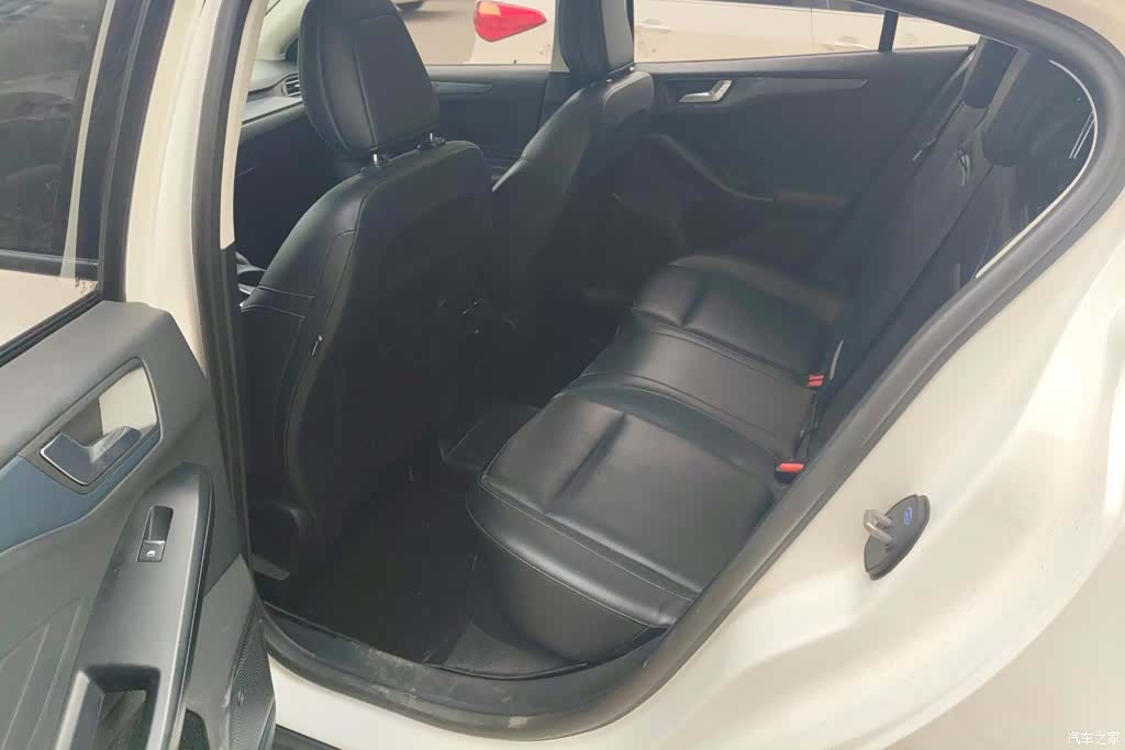 Ford Focus, 2019 11
