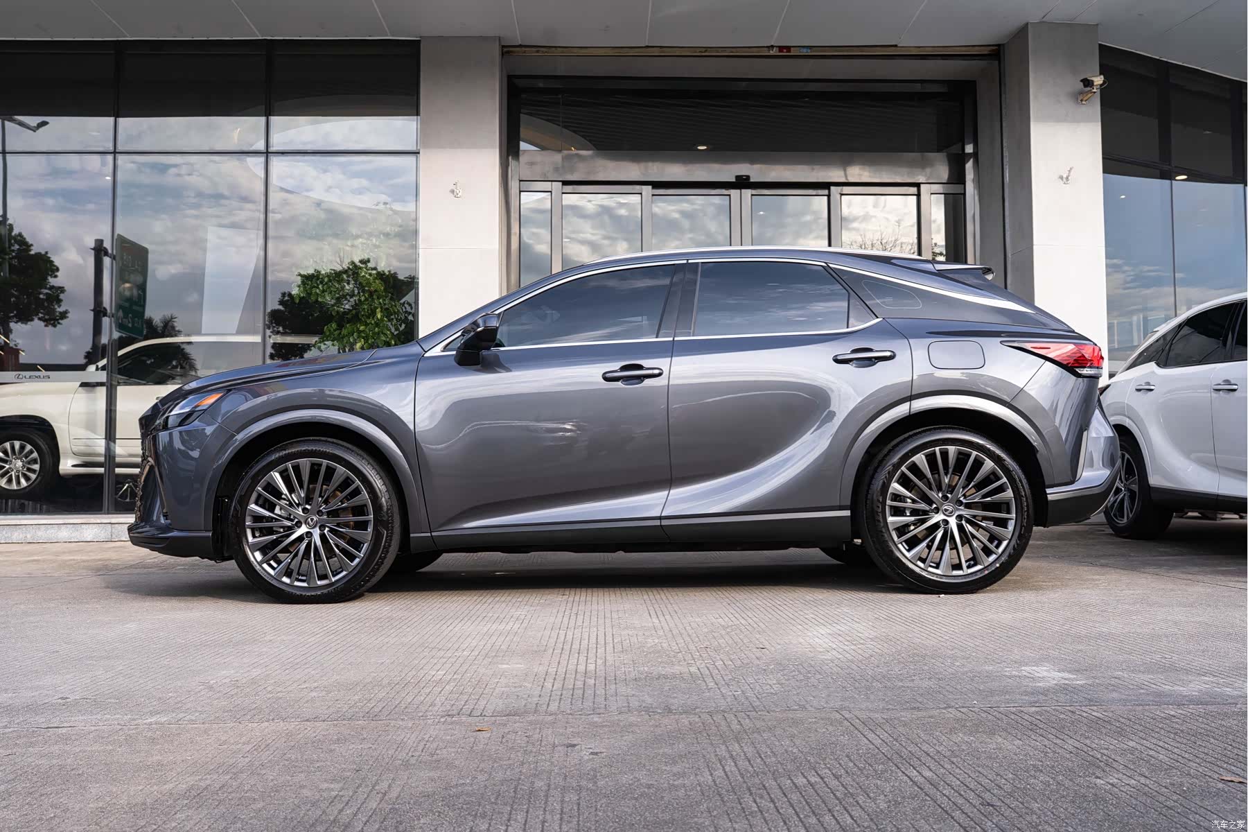 Lexus RX, 2025 4