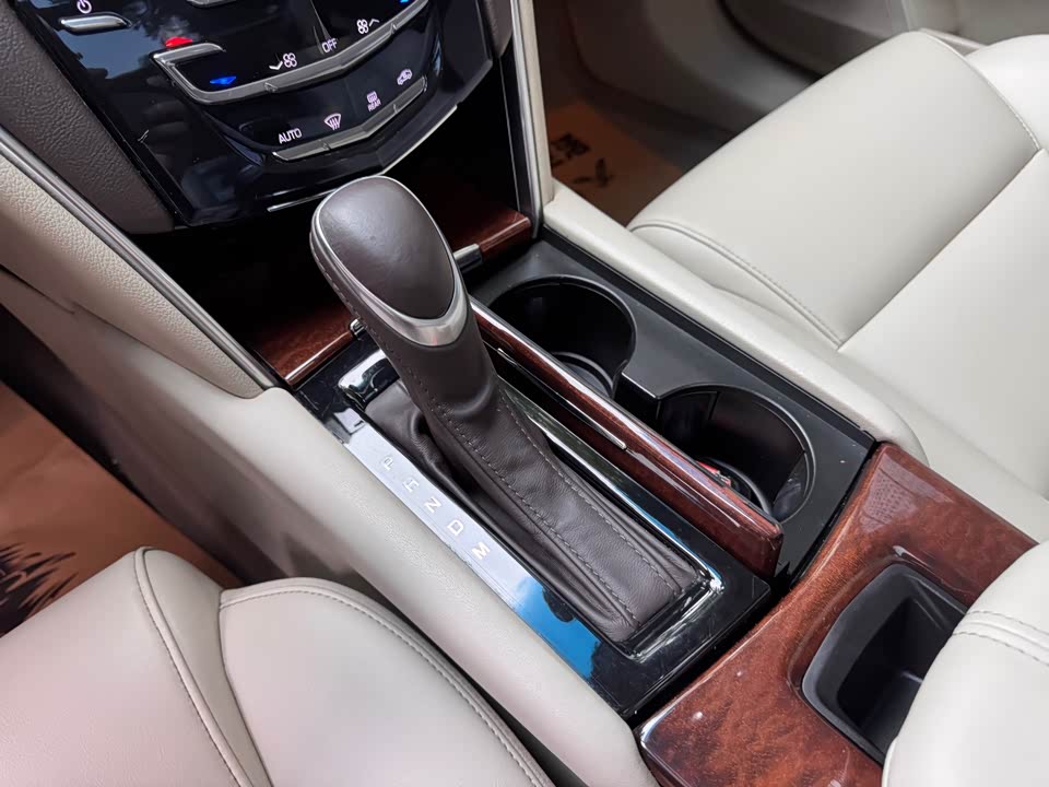 Cadillac XTS