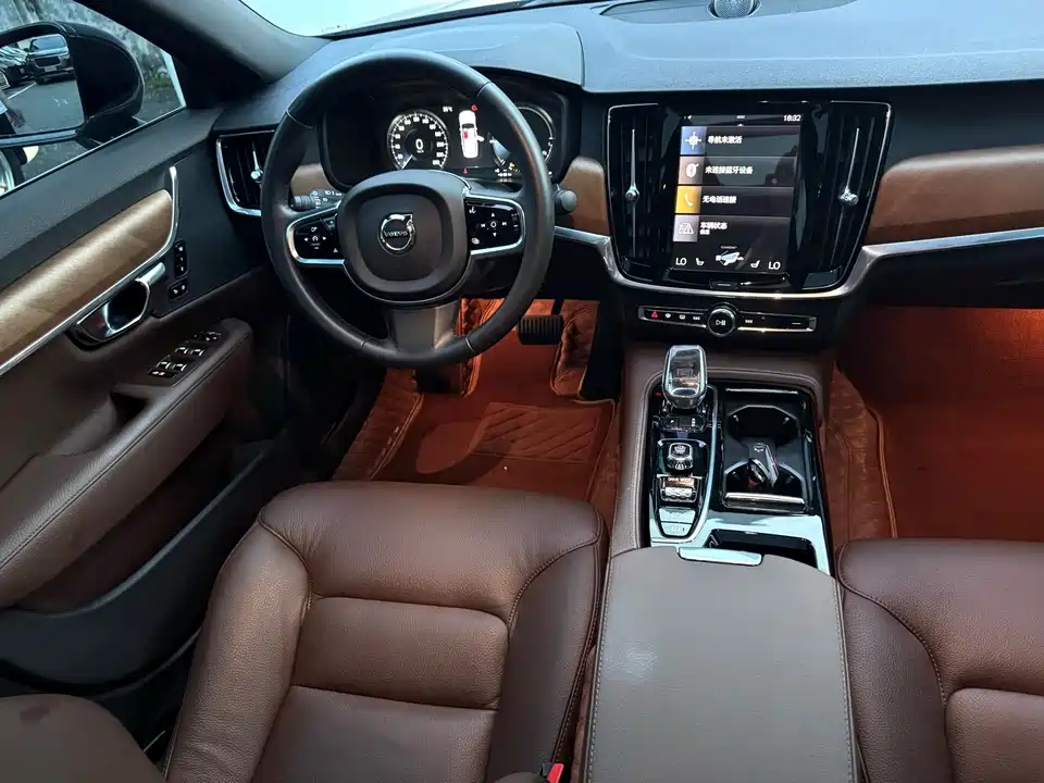 Volvo S90