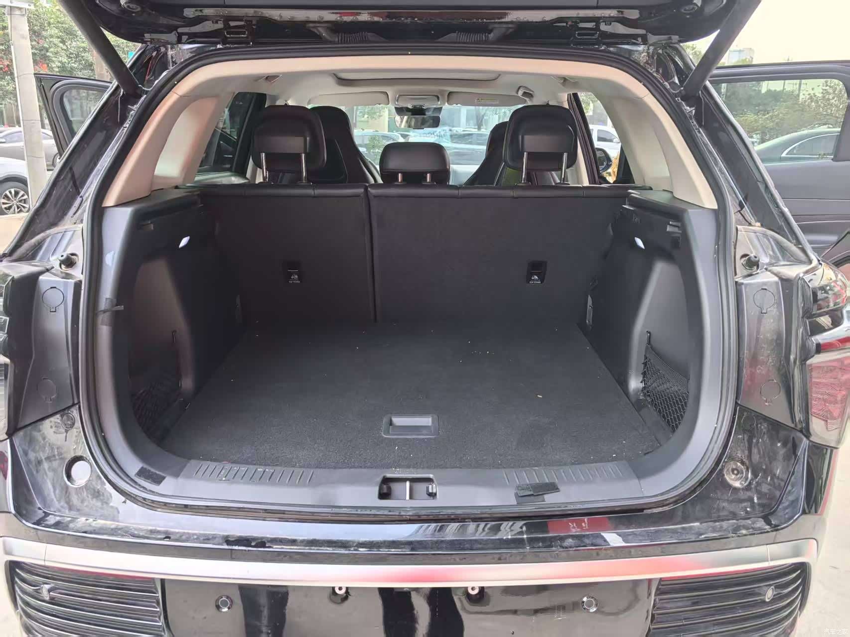 Hongqi HS3, 2025 15