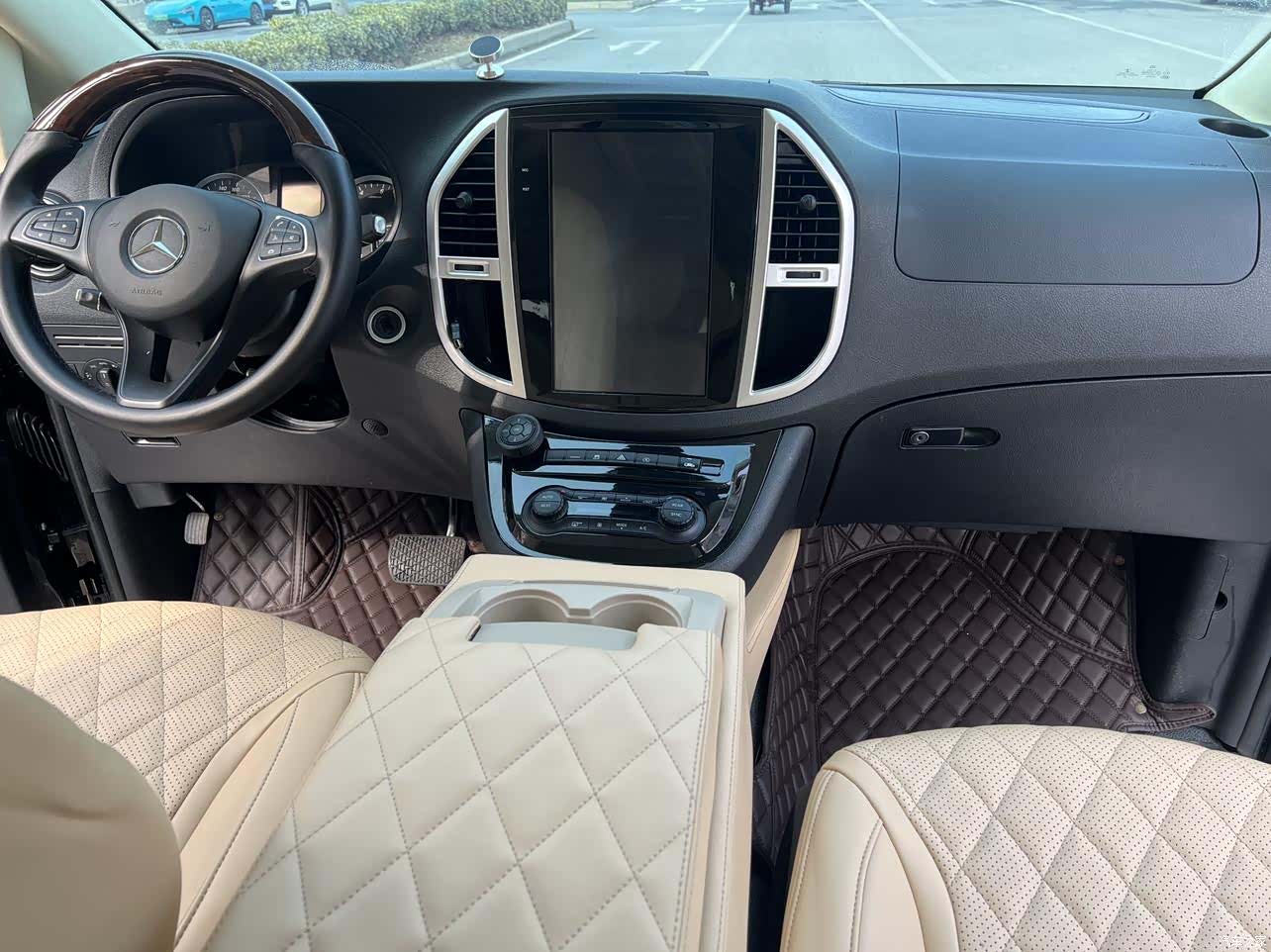Mercedes-Benz 7, 2021 11