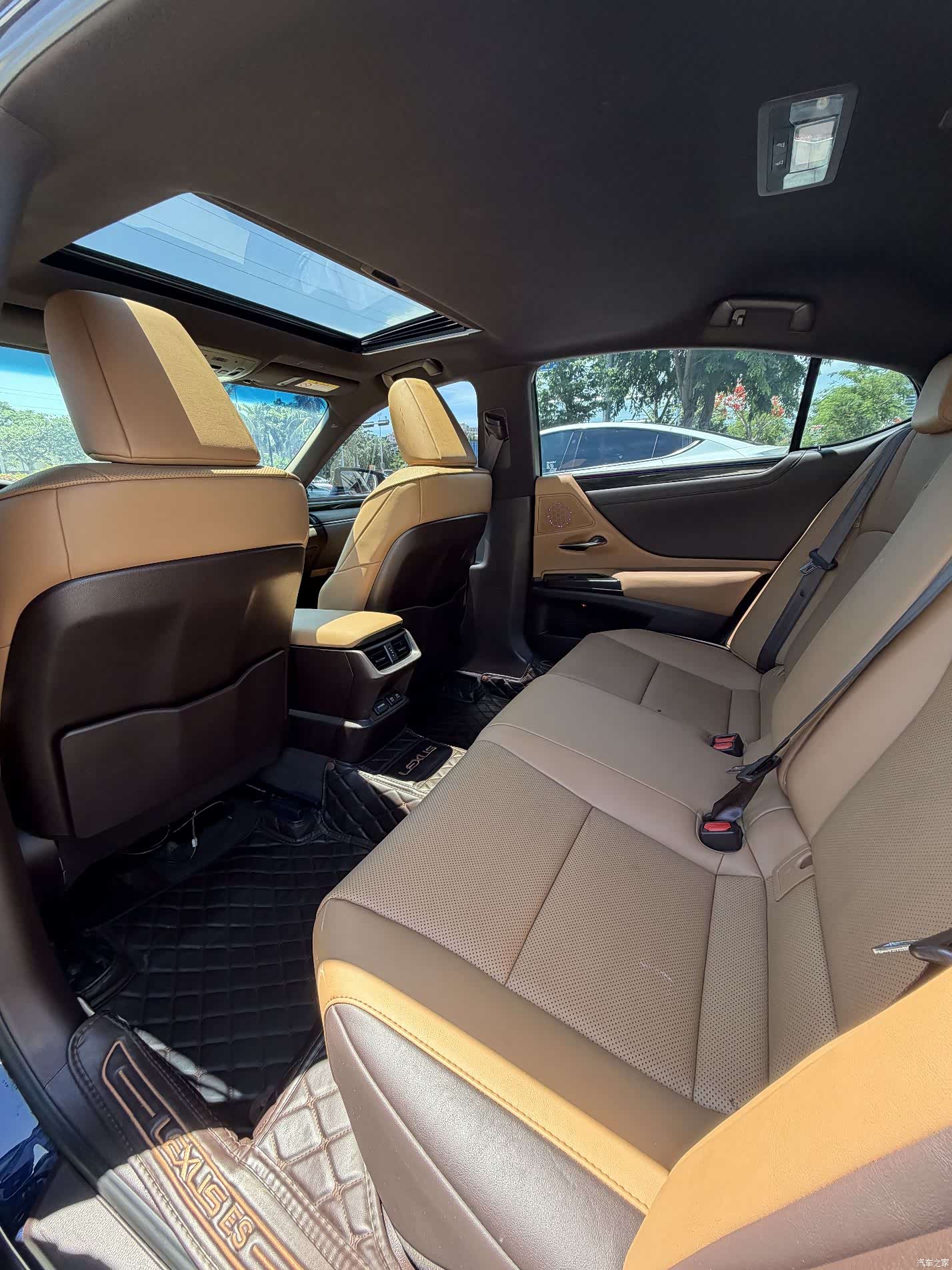 Lexus ES, 2021 10