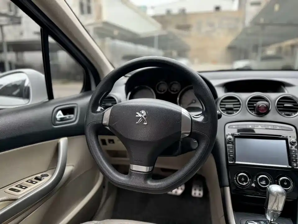 Peugeot 408