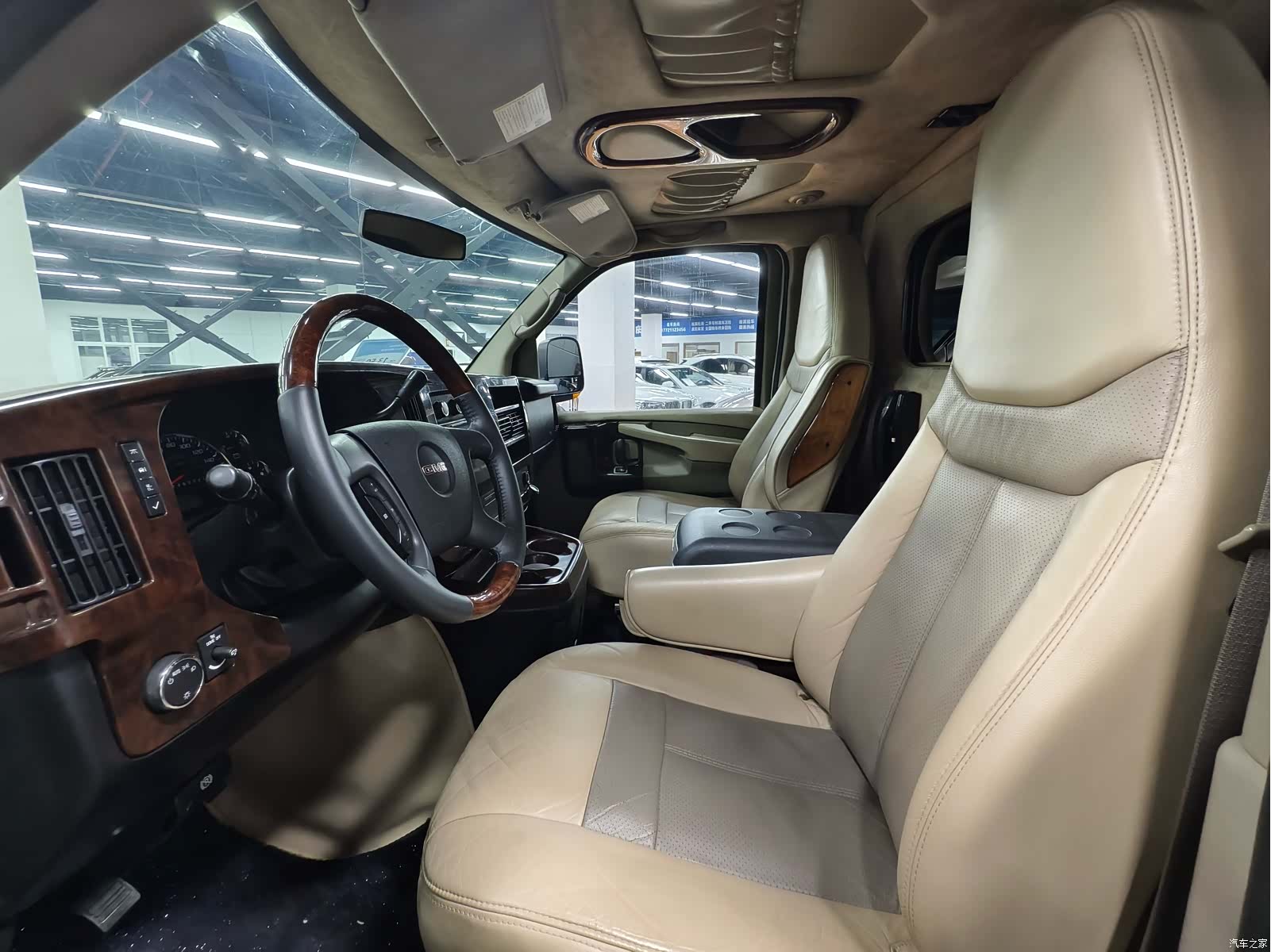 GMC SAVANA, 2011 все фото