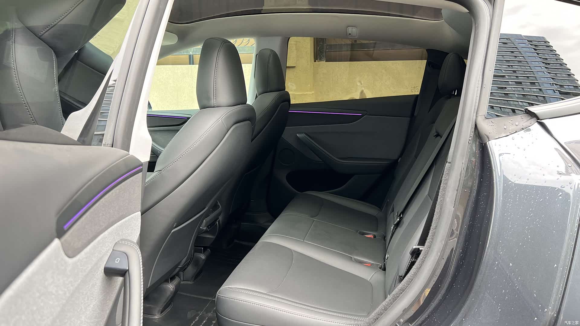 Tesla Model Y, 2025 10