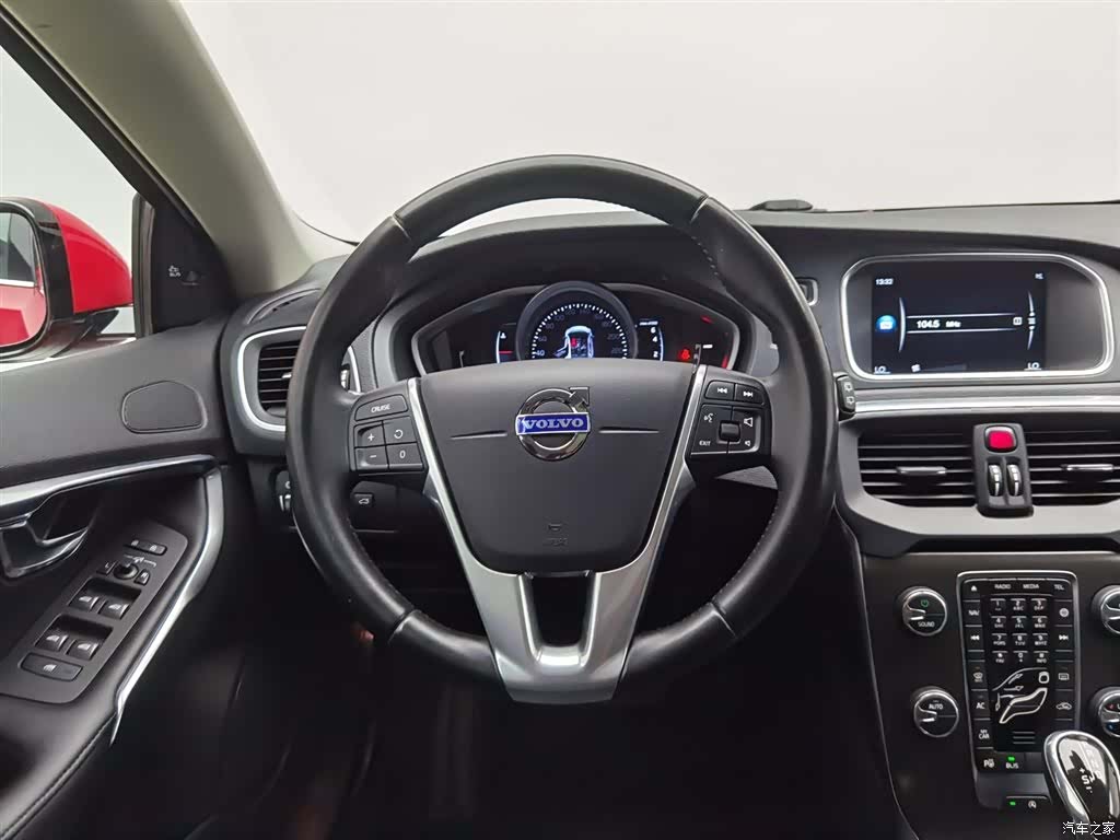 Volvo V40, 2015 11