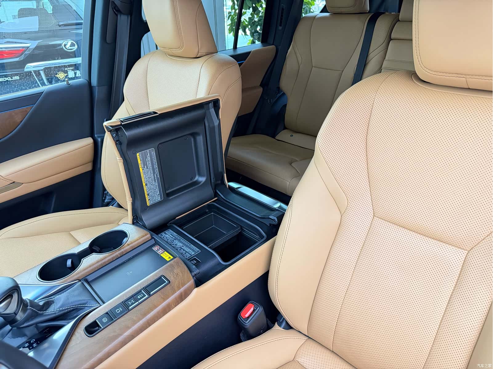 Lexus LX, 2024 14